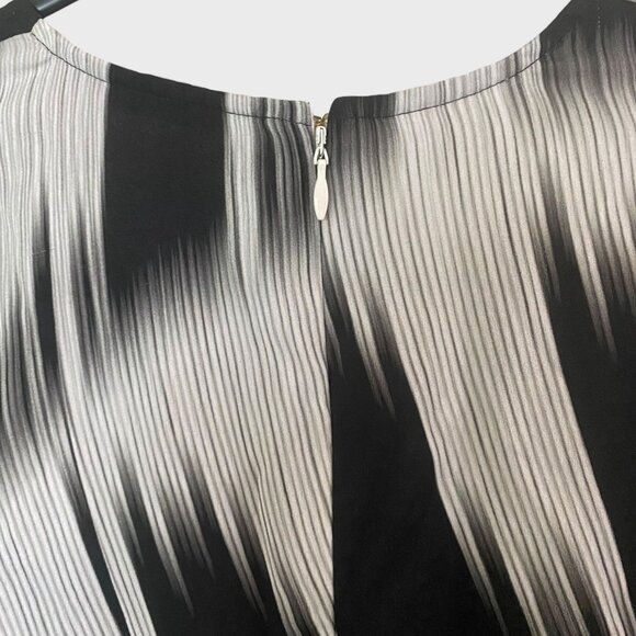 Marciano Tie-Waist Romper White/Black Abstract Print Roll-Tab Sleeves Size 0 - Picture 9 of 13